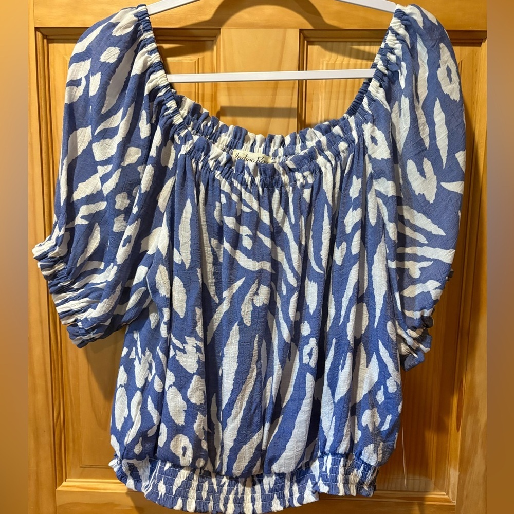 Indigo Rose women's top with a blue and white abstract pattern size XL